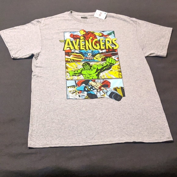 THE AVENGERS graphic tee NWT - Picture 3 of 9